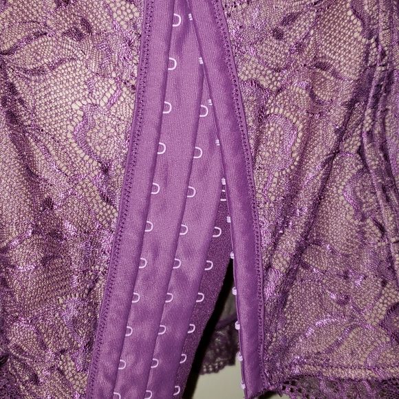 Corset - Picture 3 of 5